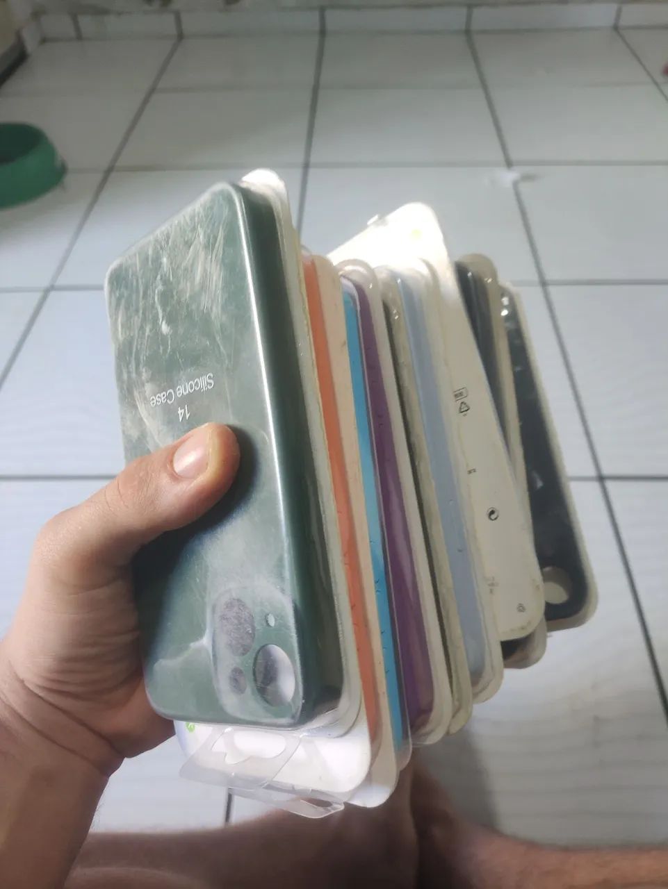Vendo  LOTE  de 9 capinhas  iPhone 13 14 15 pro 