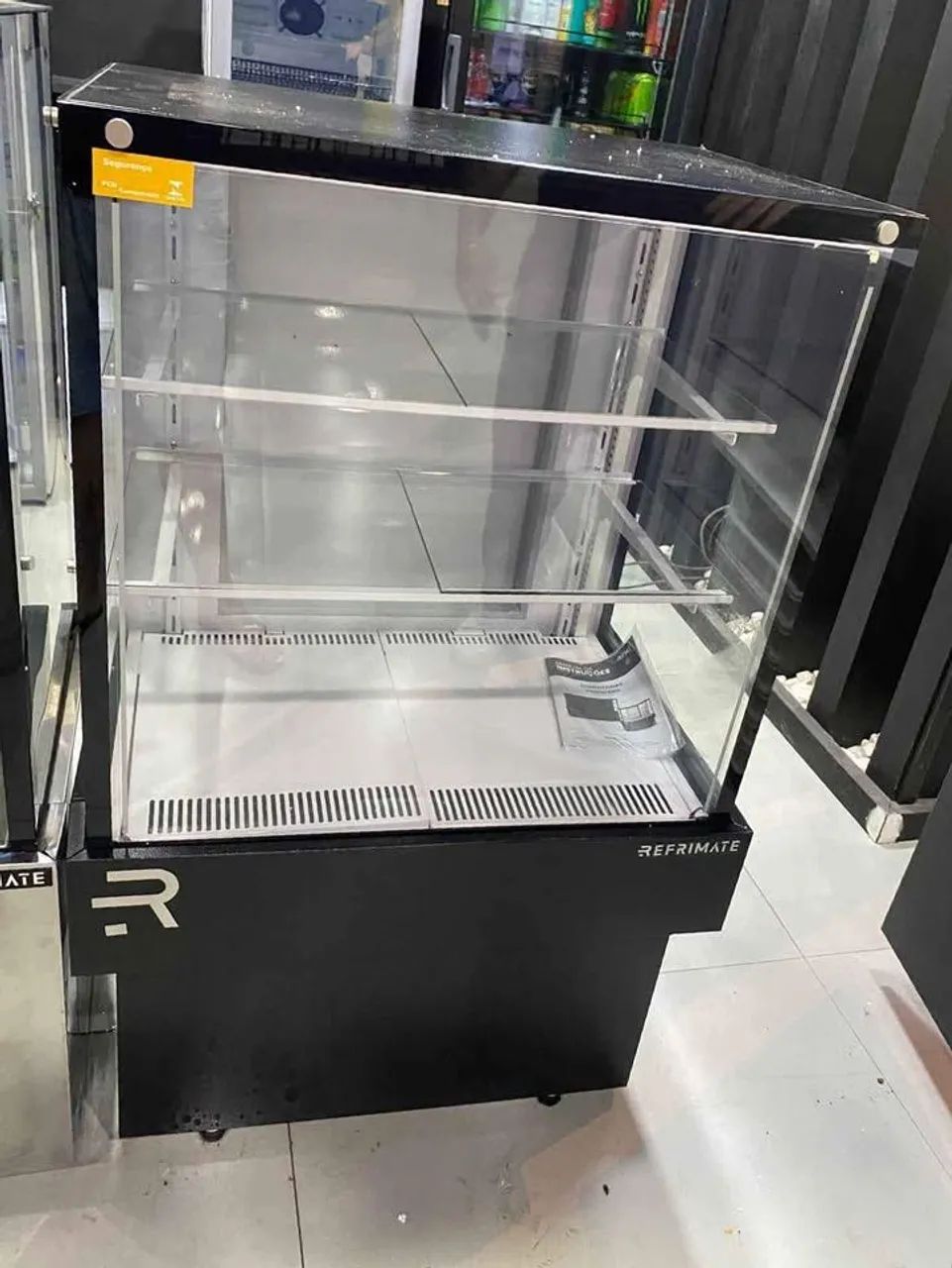 Vitrine Refrigerada 75cm Refrimate Vanguard Plus 