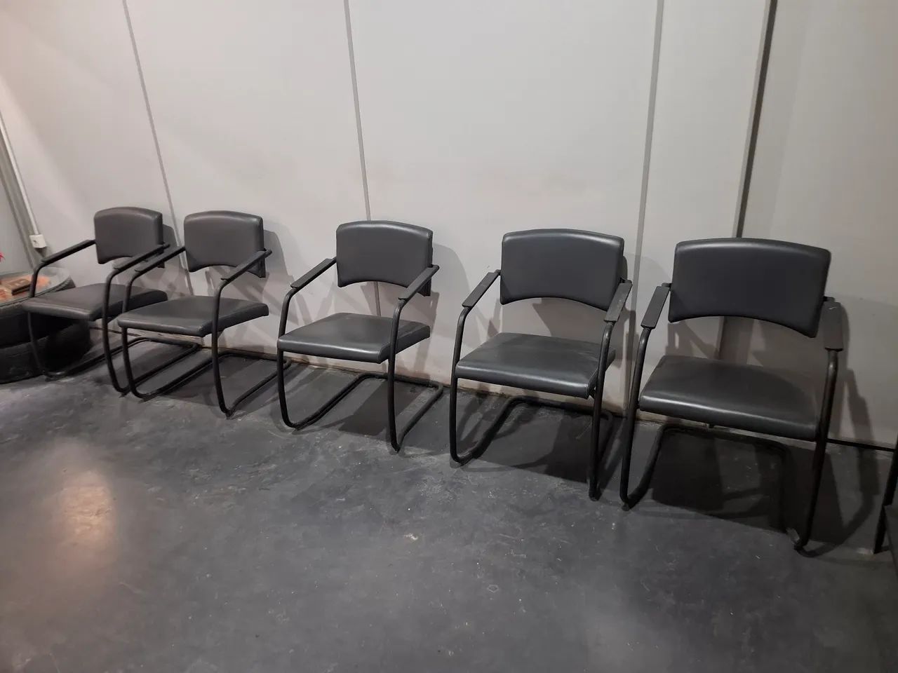 Vendo cadeiras em ótimo estado. - Foto 2