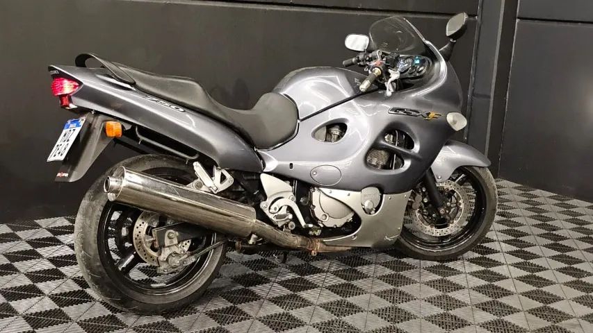 Suzuki GSX 750F 2006 - Foto 2