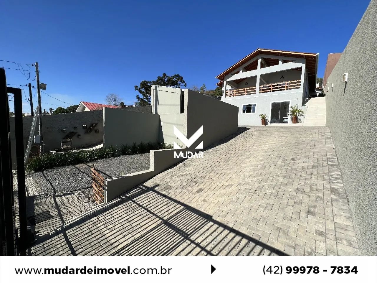Sobrado com 3 quartos e suíte- Uvaranas