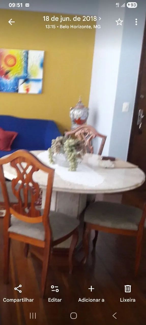 Mesa com quatro cadeiras mármore carrara com aparador