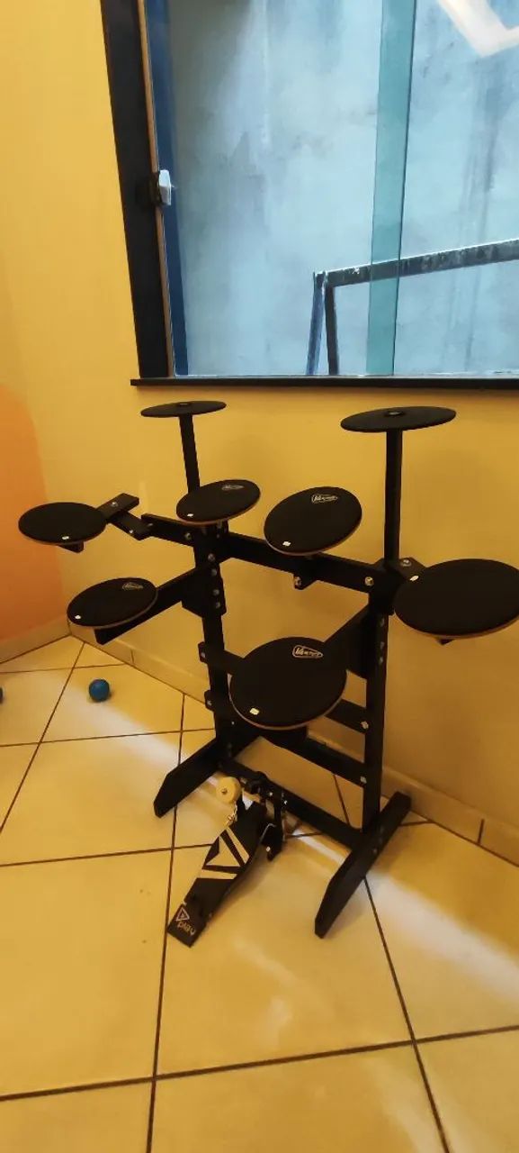 Bateria praticável com pedal de bumbo 