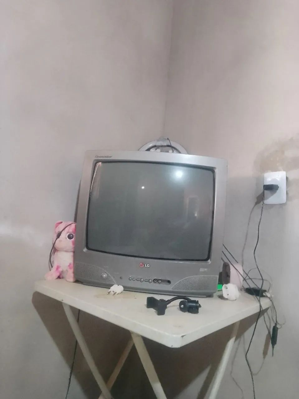 Tv tubo da LG acredito 20 polegadas.