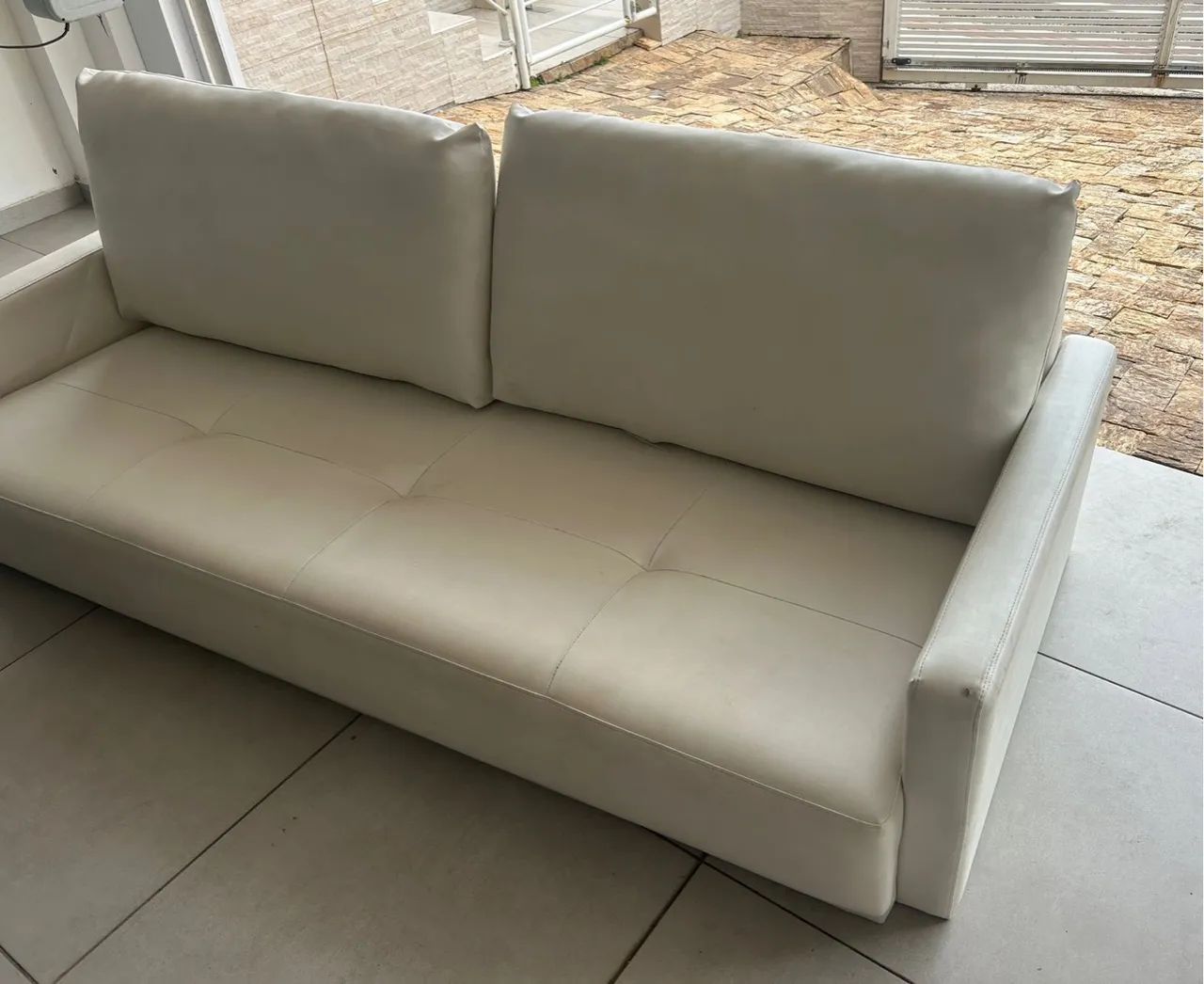 Sofá branco 2 lugares  - Foto 4