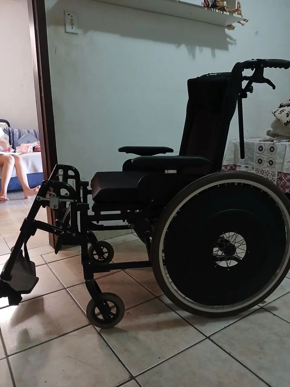 Vendo cadeira de rodas  - Foto 3