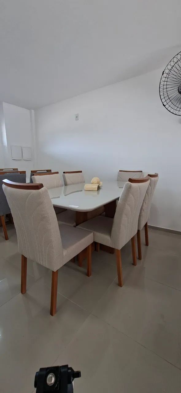 Linda mesa com 6 lugares