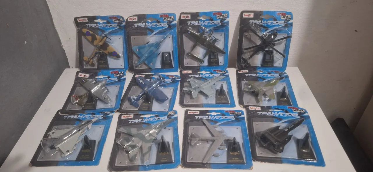 **Military Aircraft Miniatures - Lot of 12 Models**
