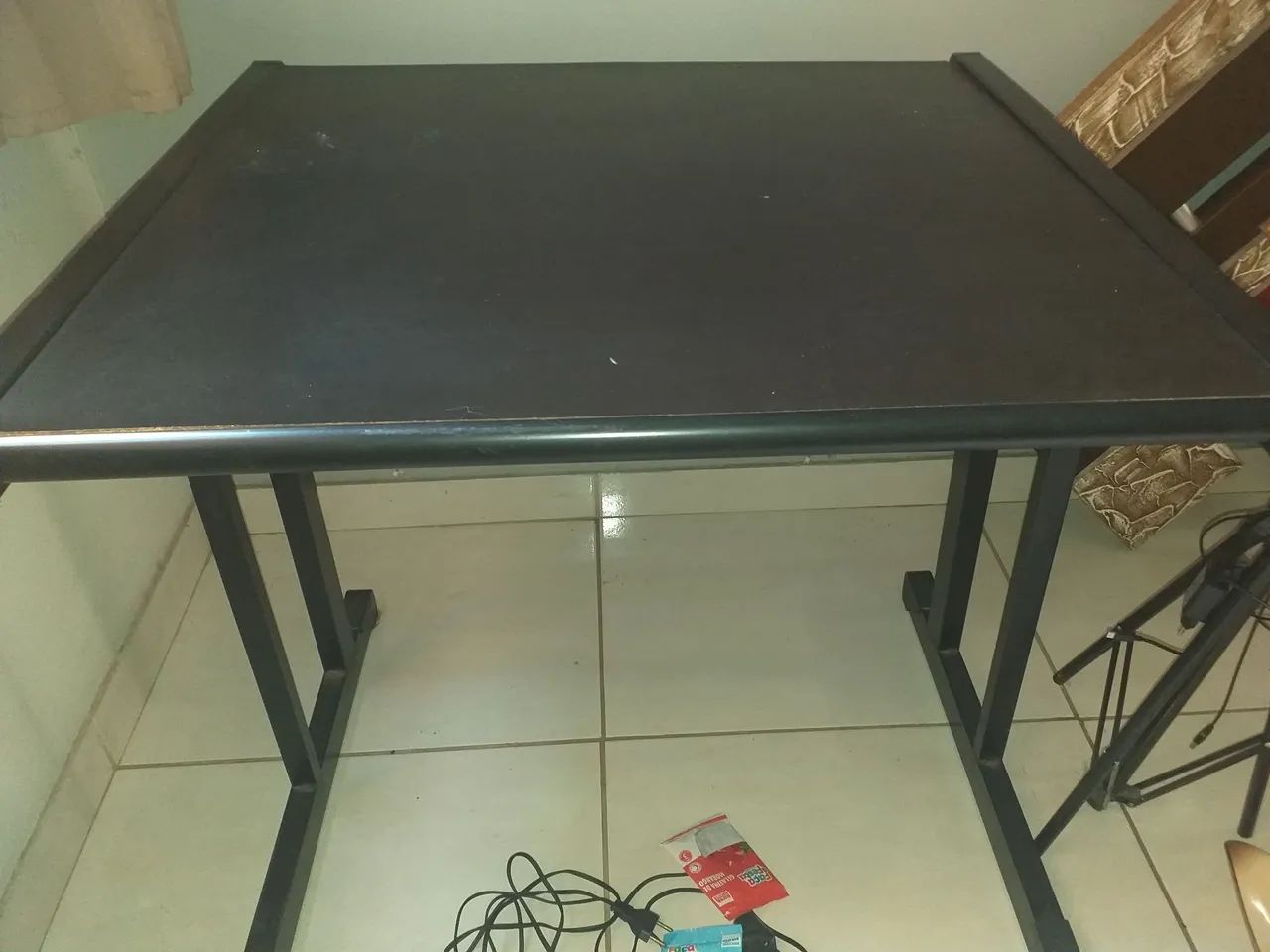 Mesa de escritório pequena preta - Foto 2