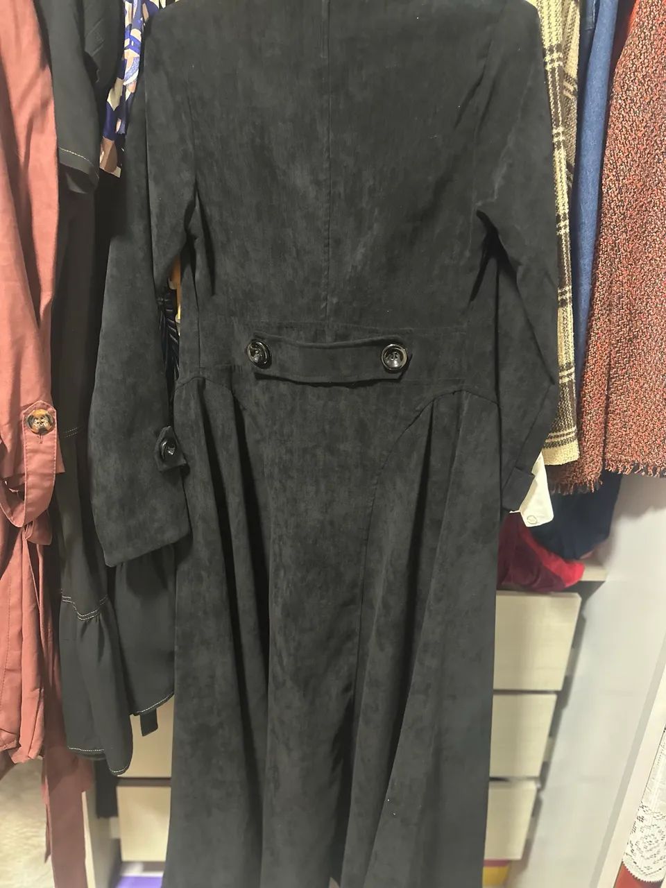 Sobretudo que também é vestido preto - Foto 3