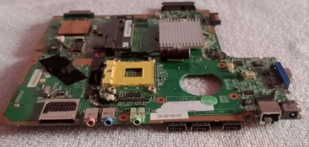 placa mãe notebook sti 1462. a placa não esta ligando - Foto 2