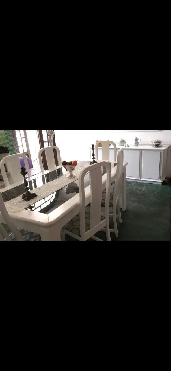 Mesa de madeira e vidro com 6 cadeiras e Buffe