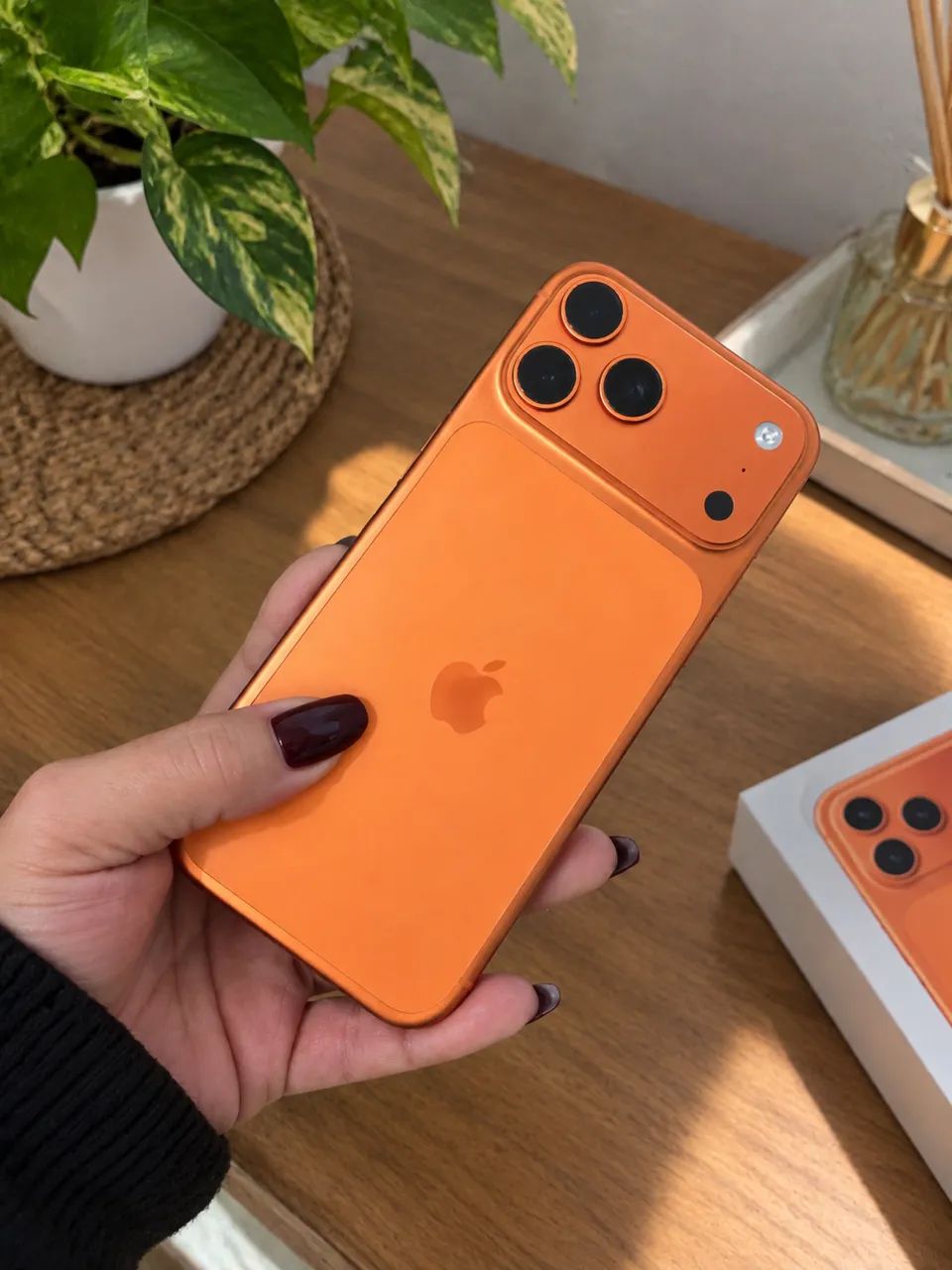 Vendo iPhone 17 pro max laranja cósmico  - Foto 2