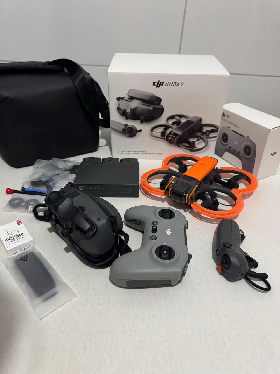 Drone DJI Avata 2 Fly More Combo + acessórios extras - Estado de novo - Foto 4