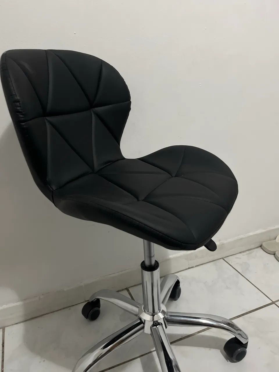 Cadeira Escritório Spin Regulagem De Altura E Base Giratória - Cor Preto - Foto 6