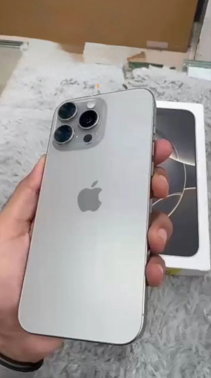 iPhone 15 PRO MAX já com película de privacidade 