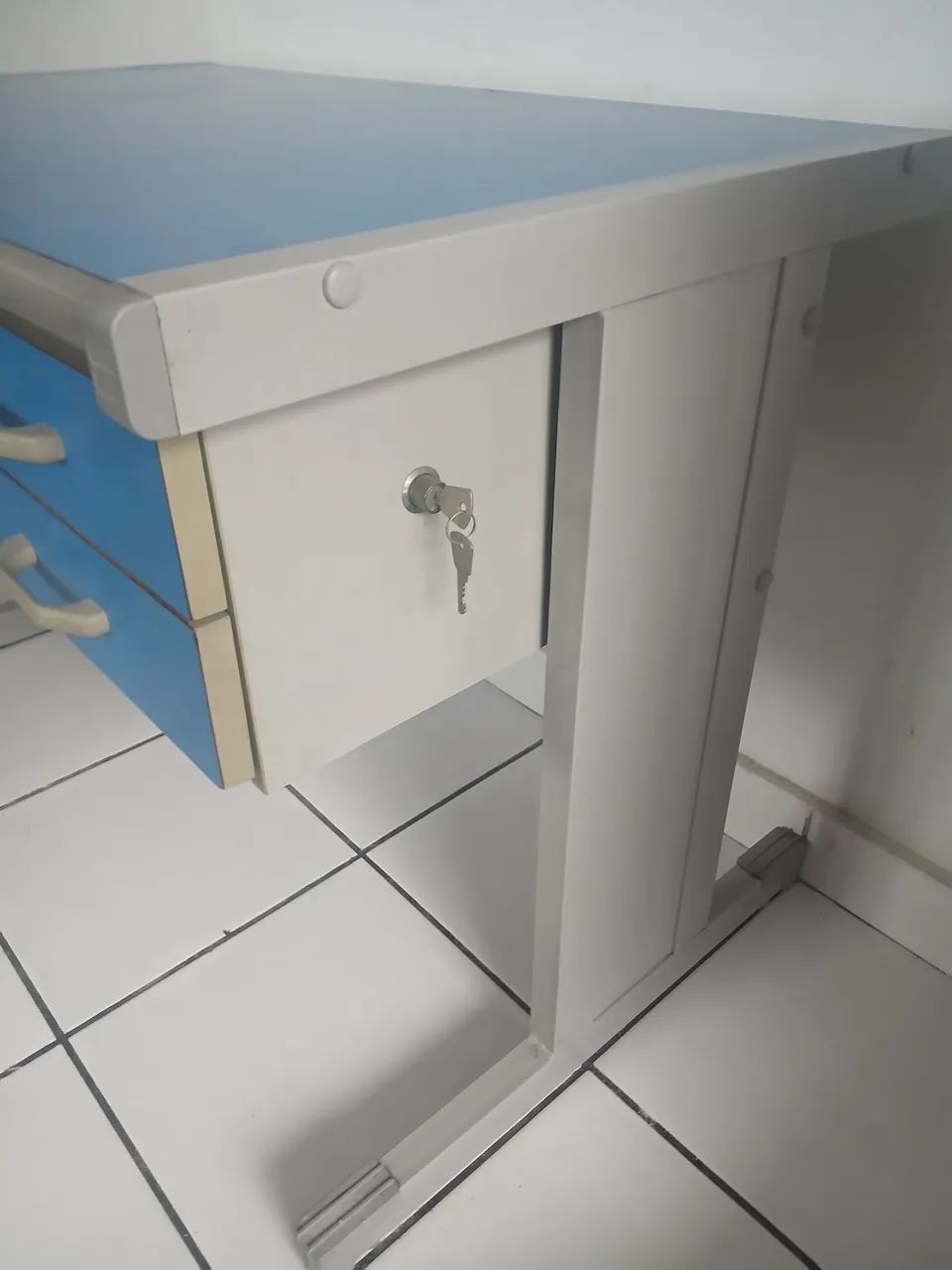 Mesa de escritório com 2 gavetas  - Foto 6