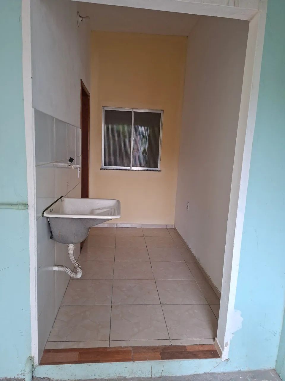 Alugo casa em Itaipuaçu (Leste)