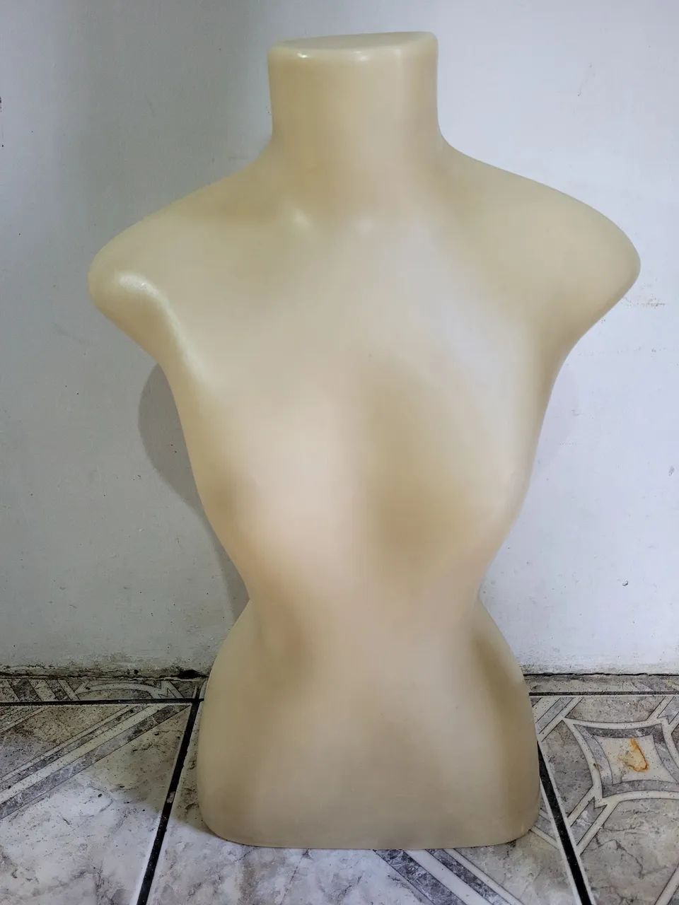Busto feminino de plástico 