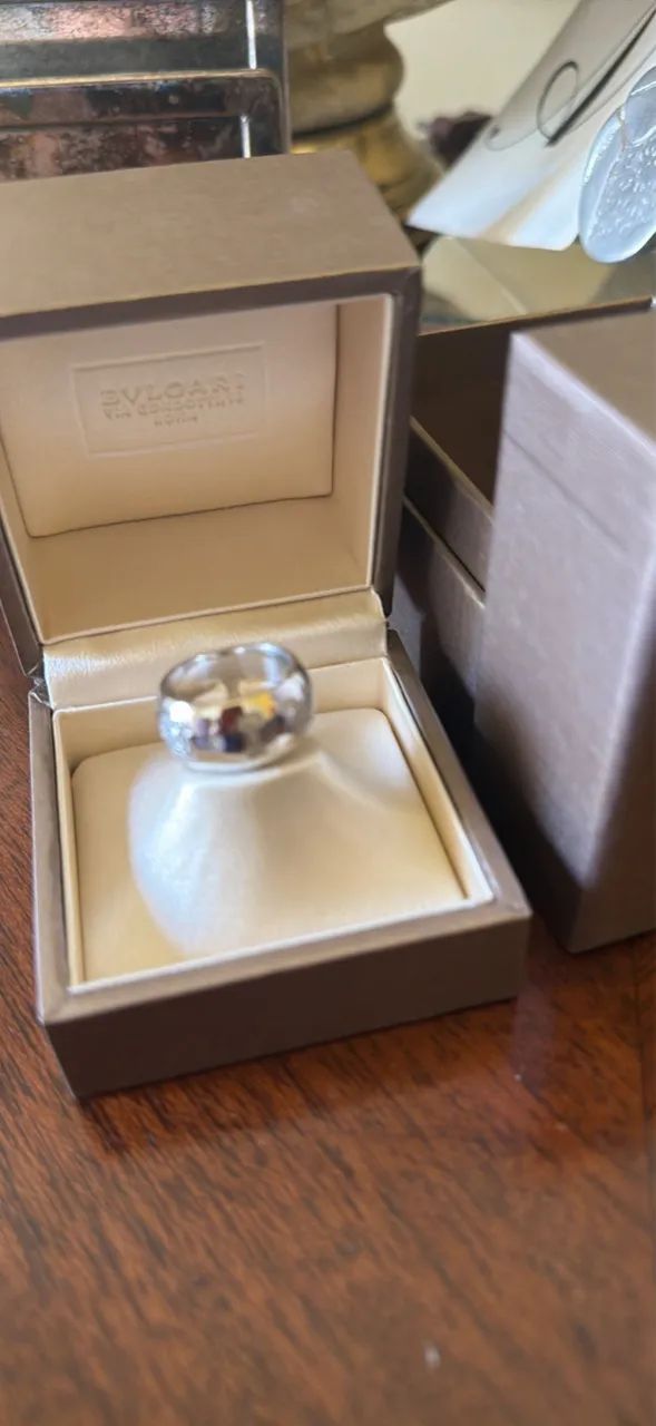 Anel Bulgari monologo ouro Branco