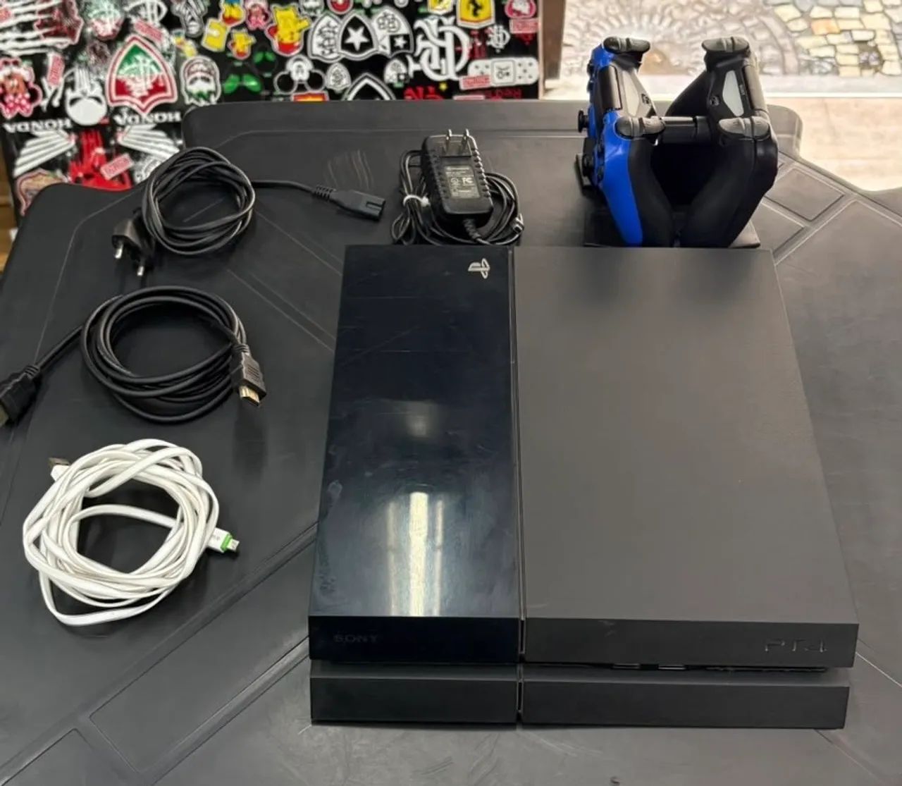PS4 + 2 Controles + Base Carregadora - Foto 3