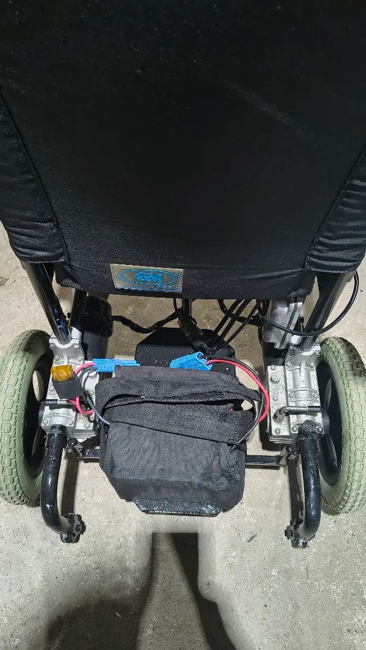 CADEIRA DE RODAS MOTORIZADA  - Foto 3