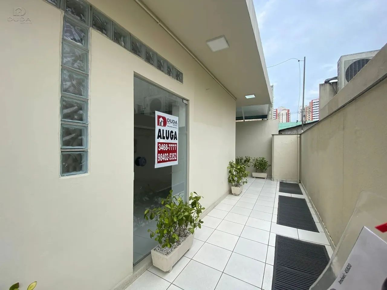 Sala comercial aérea medindo 23m² com 1 banheiro. - Foto 4