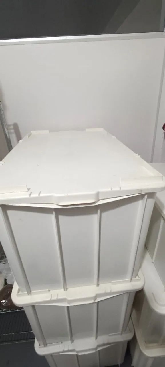4 caixas alimentícias 180L com tampa 