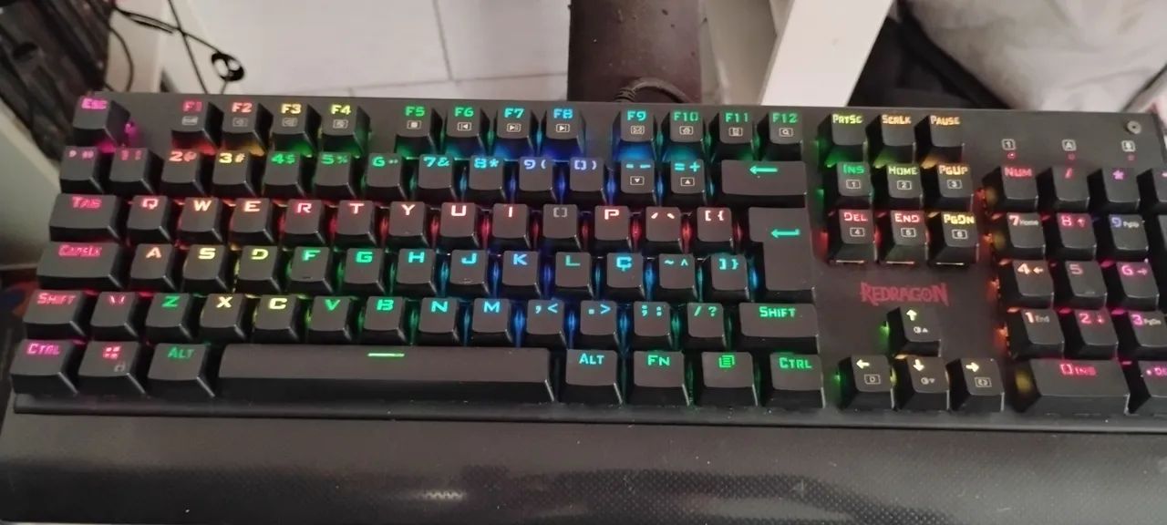 Teclado mecânico 100% com switch azul da redrago K557RGB