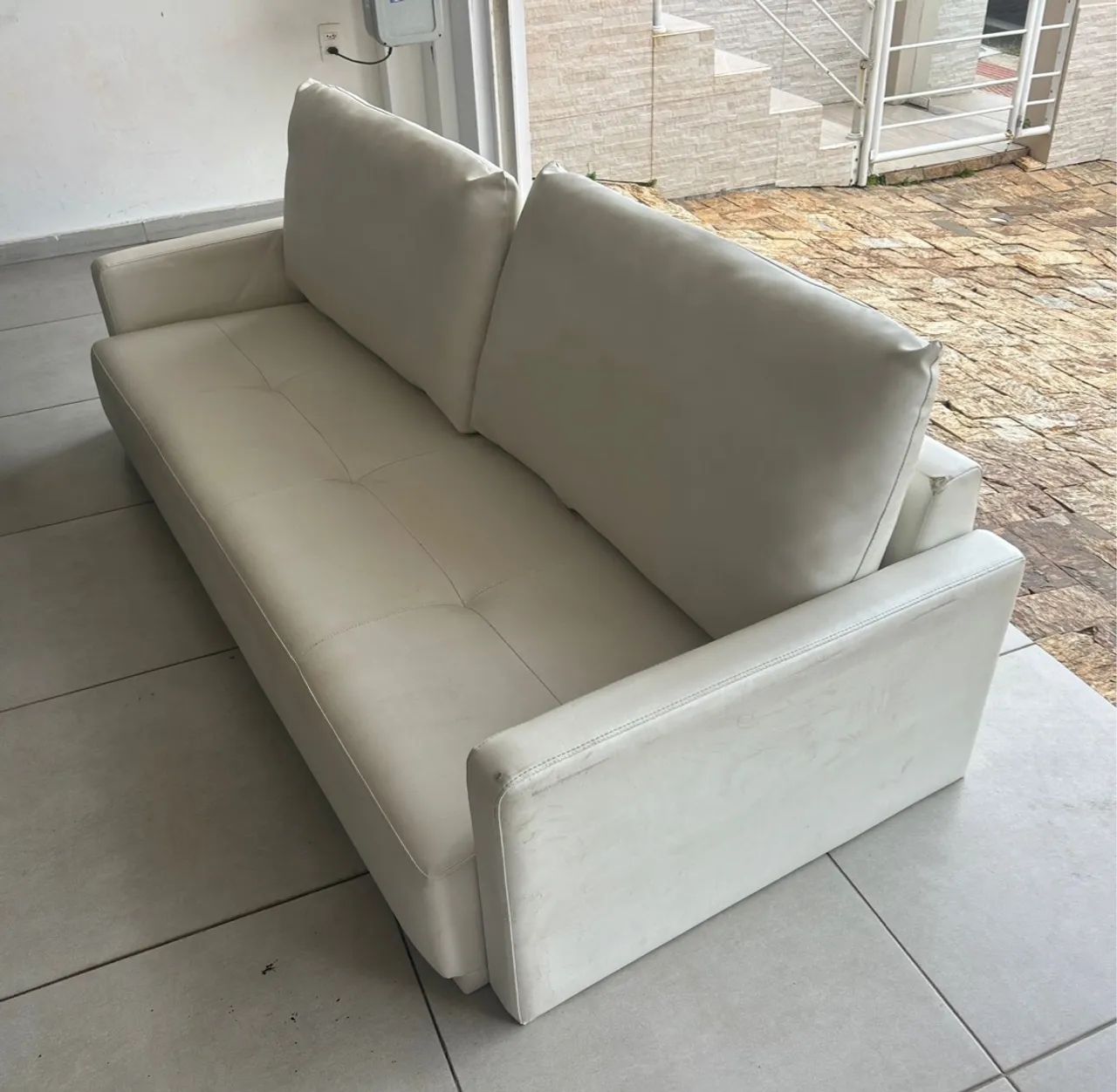 Sofá branco 2 lugares  - Foto 2