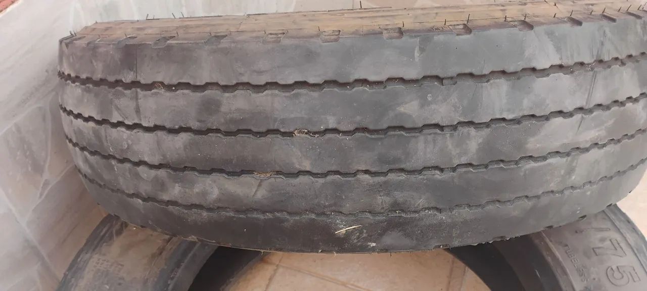 Pneu 215 75 r17.5