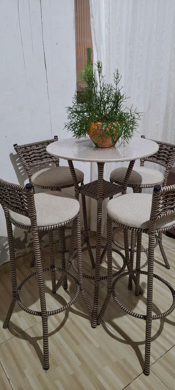 Mesa com 4 cadeiras