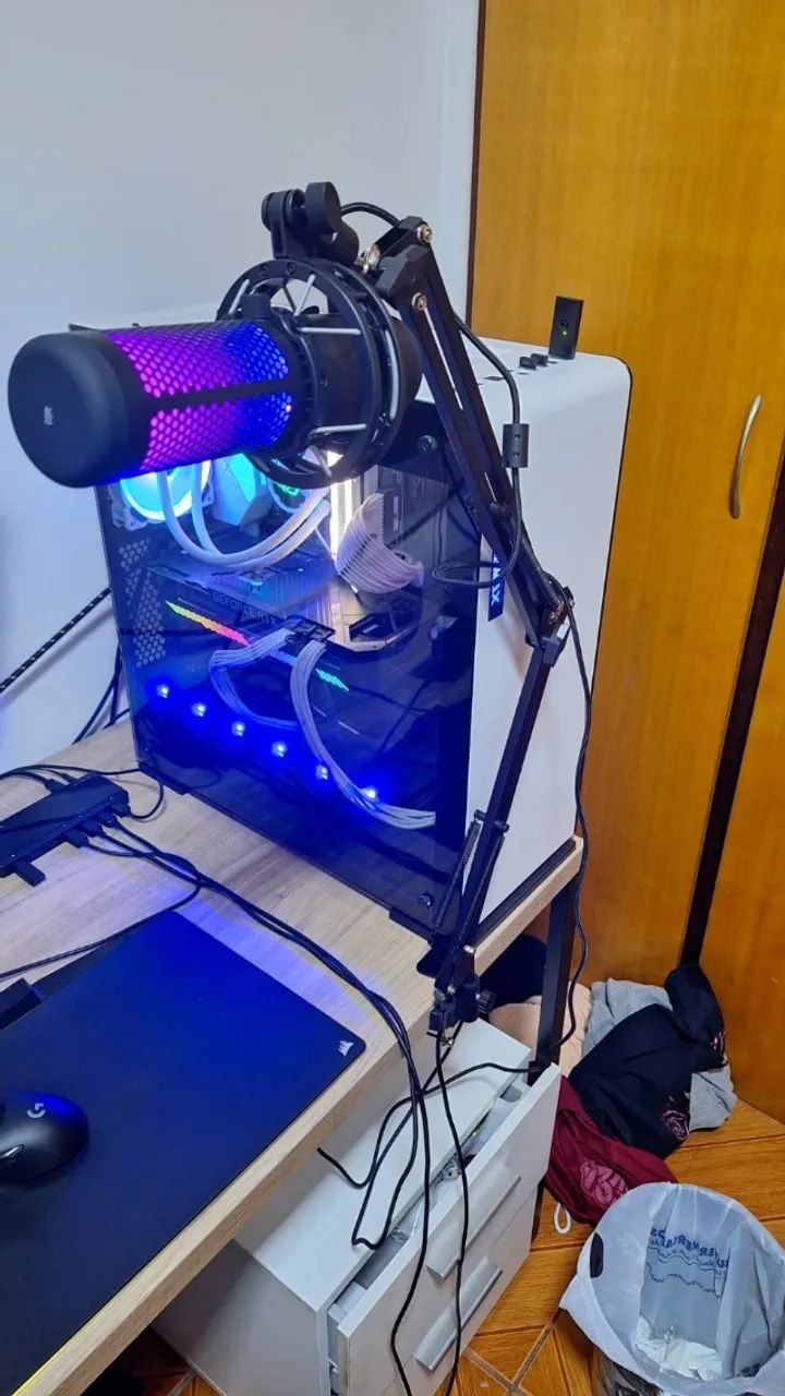 Microfone Gamer HyperX QuadCast S + Suporte Podcast