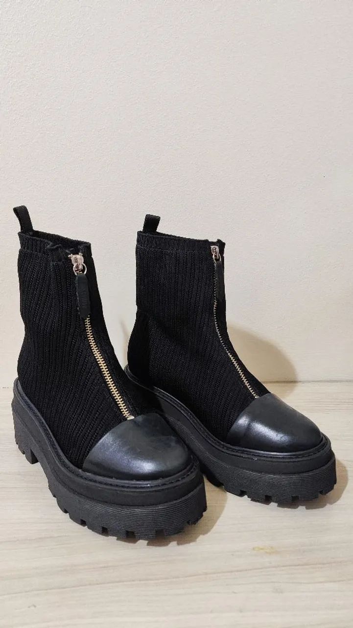 Bota preta Schutz Tratorada 34