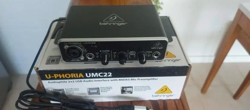 Interface de Áudio Behringer UMC22 - Foto 4