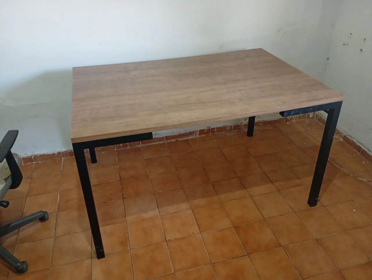 Mesa de madeira com 3 cadeiras