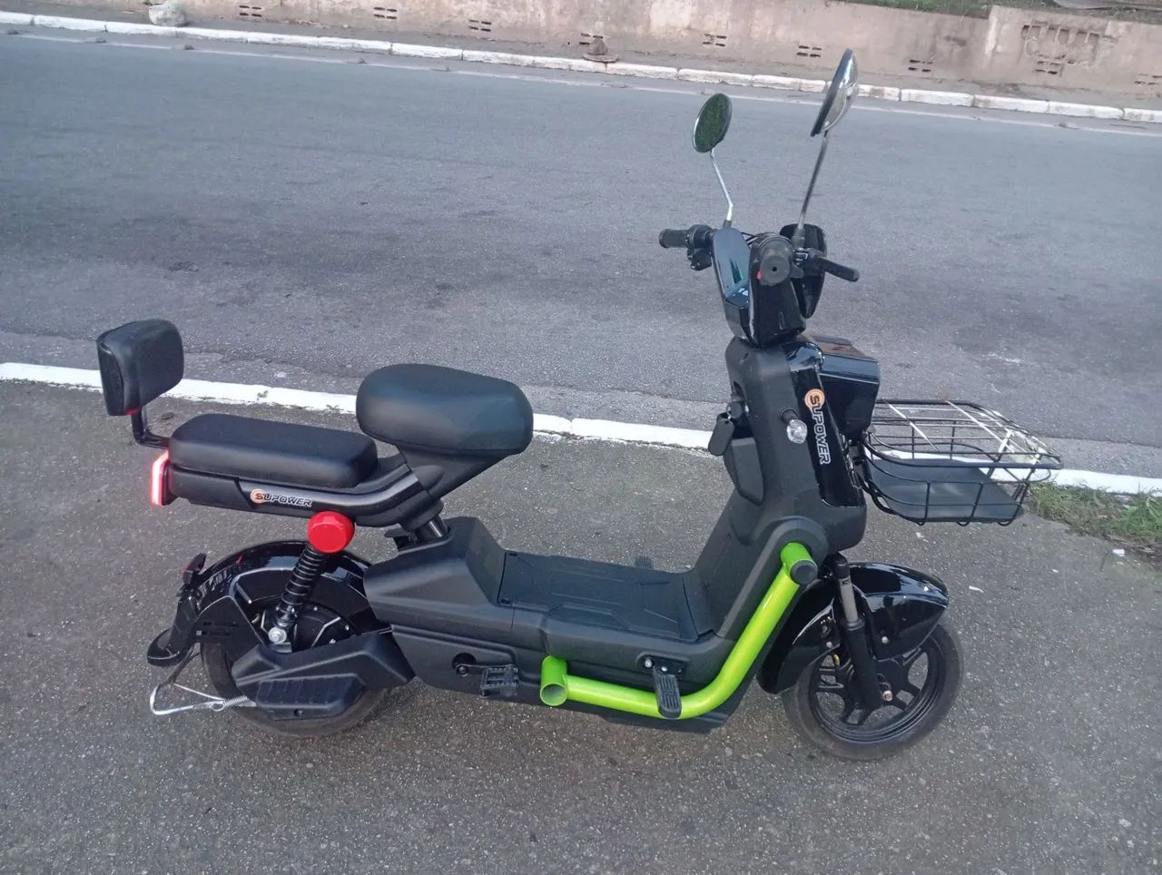 Scooter elétrica 