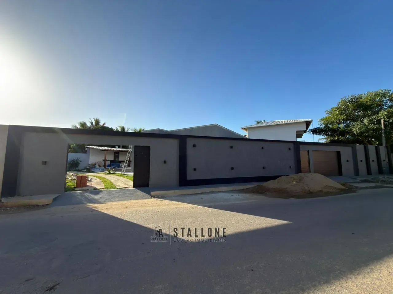 Casa térrea, edificada em um lote de 620m², com área gourmet, quintal e piscina em Itaóca/