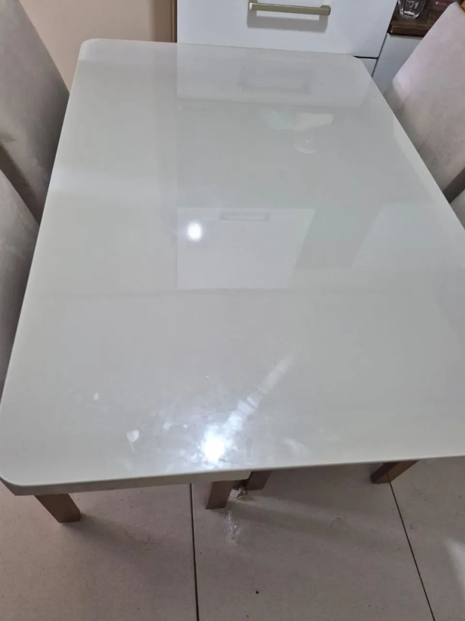 Mesa com 4 cadeiras 