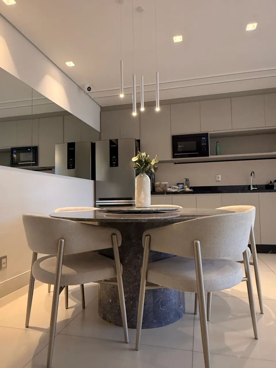 CONJUNTO MESA E CADEIRAS - Foto 2