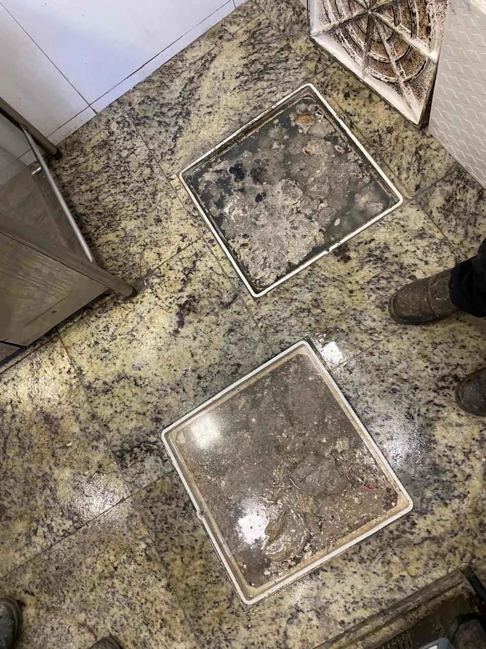 Desentupimentos e limpezas de esgotos - Foto 5