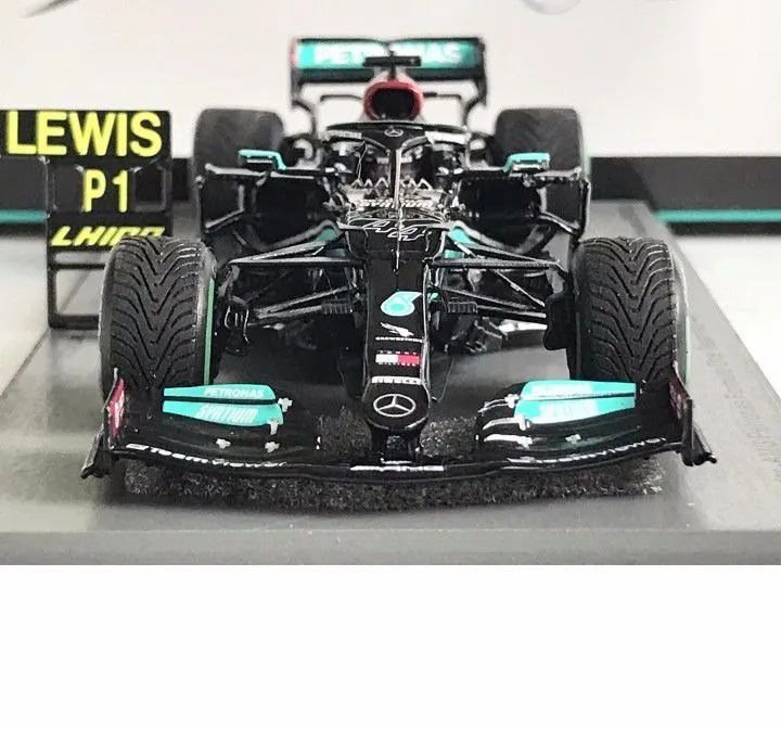 Miniatura Formula 1 Mercedes W12 Lewis Hamilton Winner Russian GP
