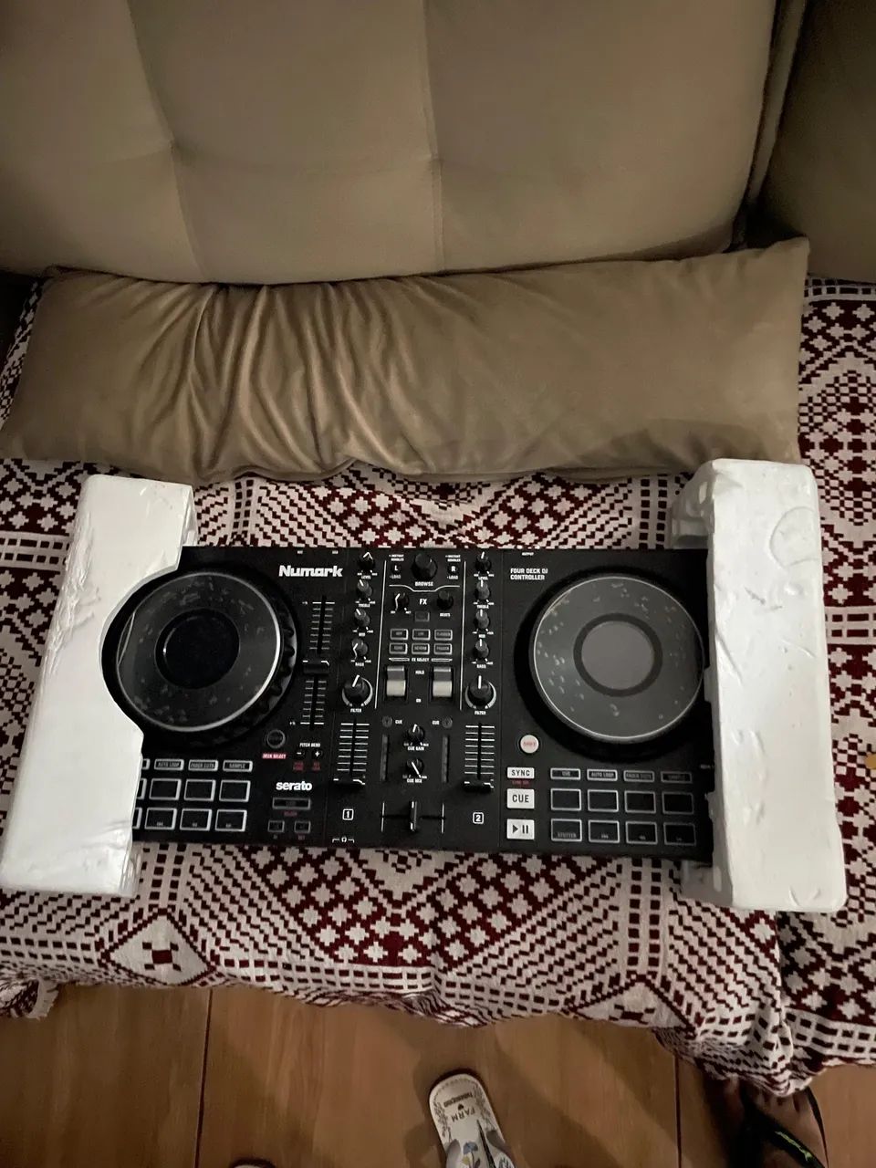 Controladora DJ 4 Decks com Displays nas Jog Wheels- Numark Mixtrack Platinum Fx - Foto 4