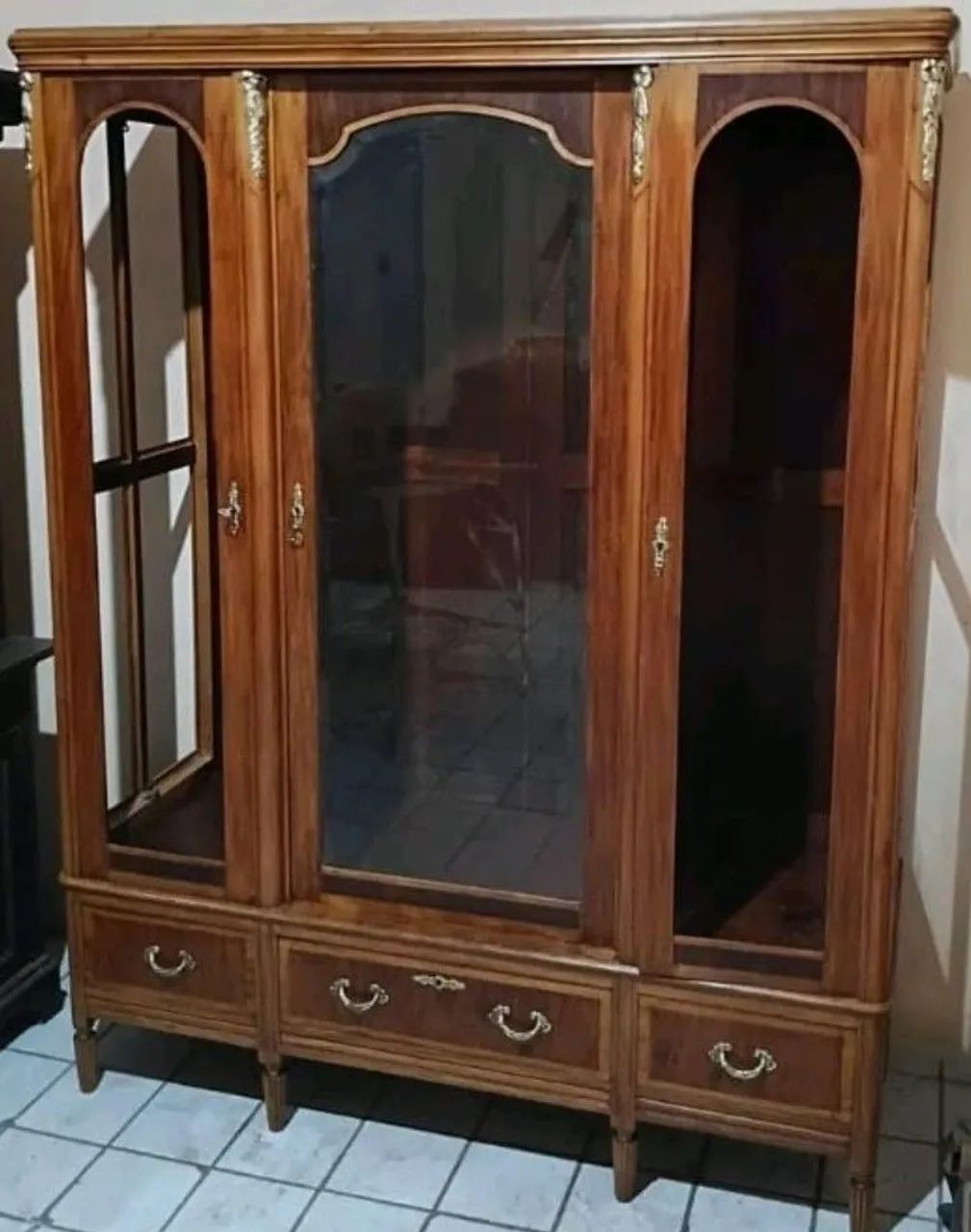 Cristaleira de peroba  - Foto 2