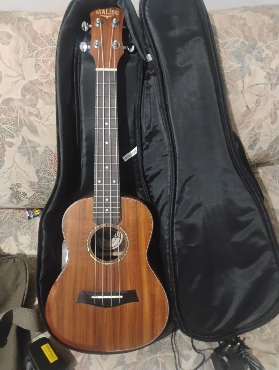 Ukulele consert eletrico 