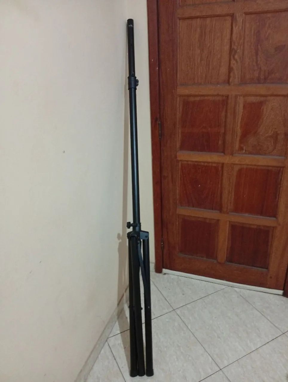 Vendo caixa de som super potente com suporte reforçado.Ambos estão praticamente novos! - Foto 4