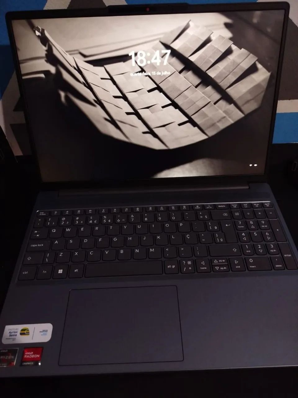 Lenovo IdeaPad Slim 3 - Foto 2