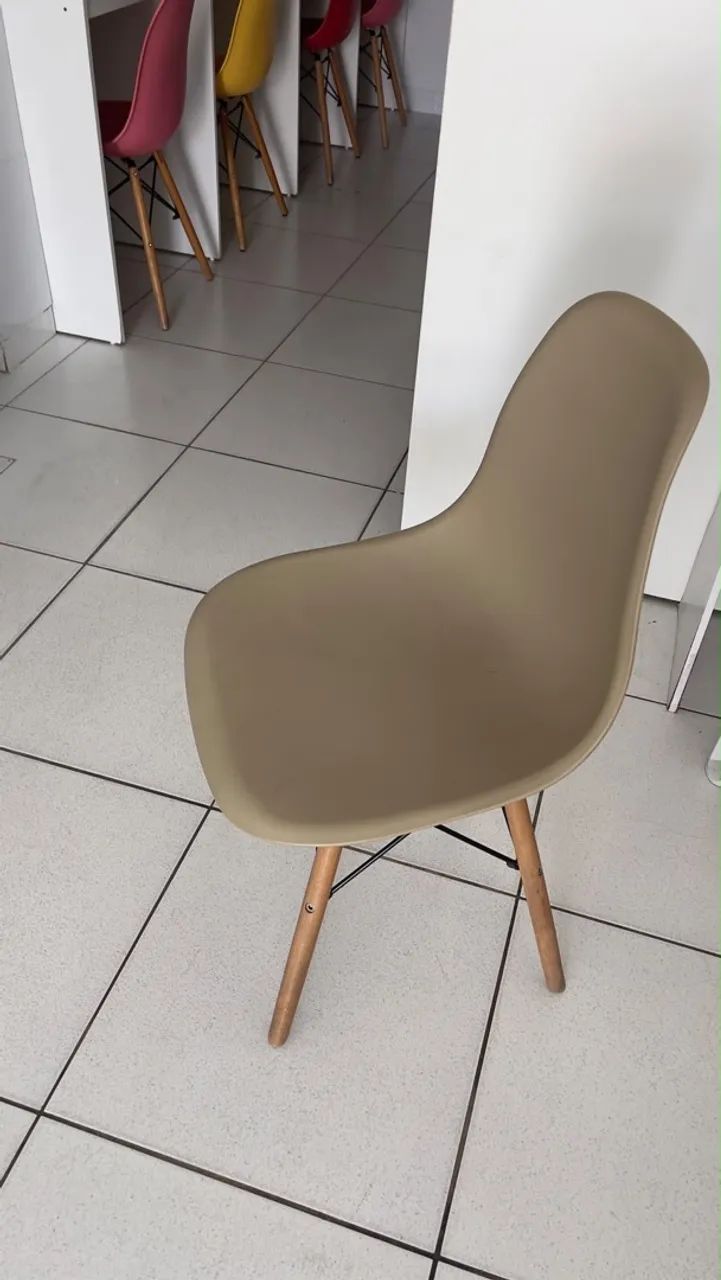 Cadeira EAMES EIFFEL com pés de madeira - Foto 2