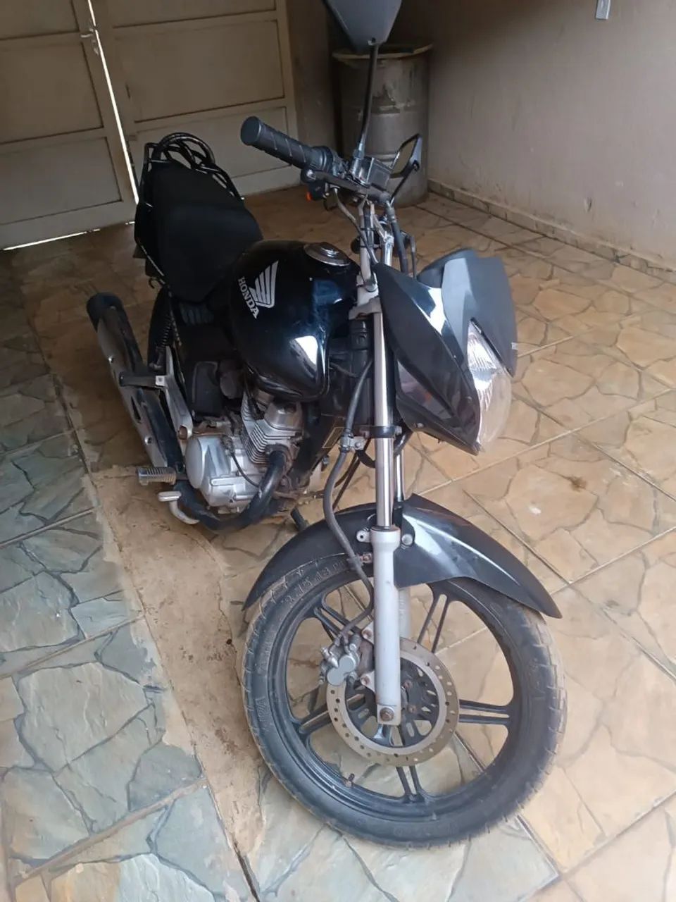 Vendo super conservada modelo 2010 entrar em contato no * - Foto 3