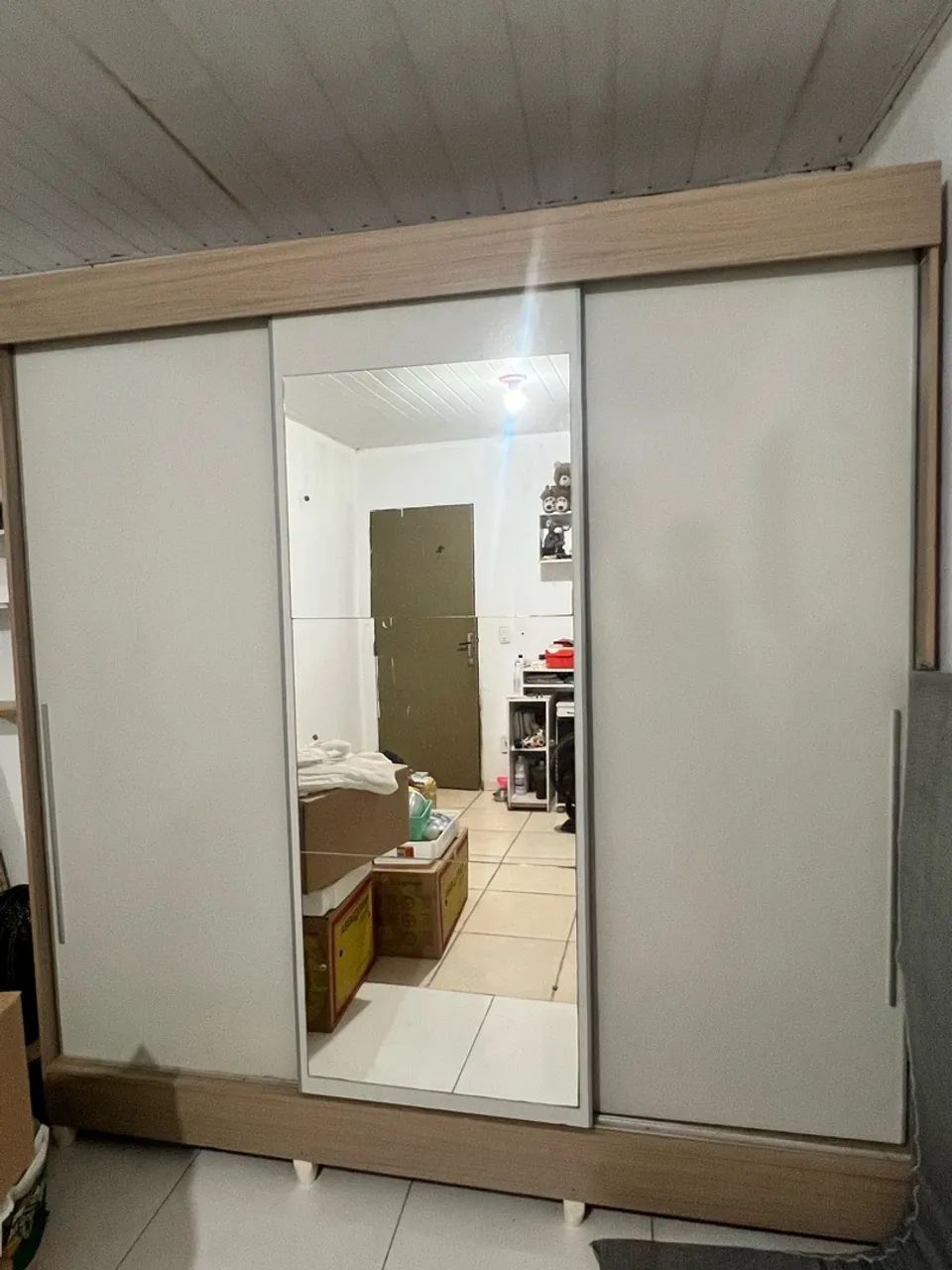 Guarda roupa com espelho 